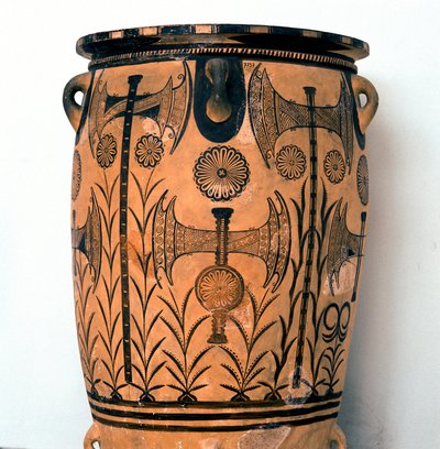 Minojské umění: terakotová váza z období Neopalatiale zdobí symboly božstev a reprezentace oblohy a země a také dvojitou sekeru, symbol krétské civilizace. Z Knossos (Cnossos) Heraklion, Archeologické muzeum Kréta od Minoan