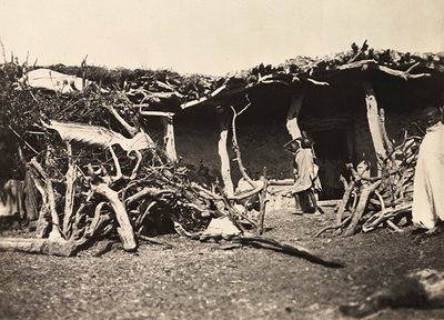 „Budování říše“ ve fašistickém věku: Habešská chýše, 9.5.1936 (černobílá fotografie) od Modestino Baldinetti
