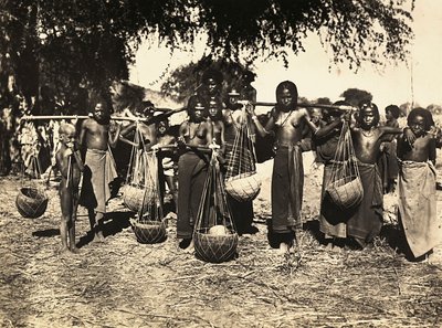 „Budování říše“ ve fašistickém věku: nositelé vody Cunama, 09.05.1936 (čb foto) od Modestino Baldinetti
