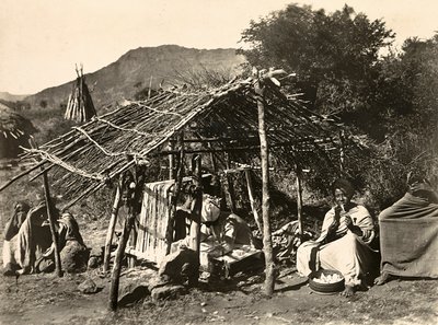 „Budování říše“ ve fašistickém věku: ženy zaměřené na tkaní, 9.5.1936 (černobílá fotografie) od Modestino Baldinetti