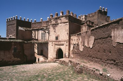 Vnější pohled na Kasbah Thamiel glaoui od Moroccan School