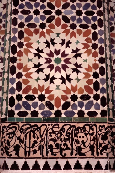 Spodní zeď hlavního nádvoří, postavená Saadians v roce 1565 (zellij tilework) (detail 186515) od Moroccan School