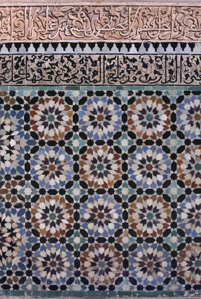 Stěna hlavního nádvoří, detail, postavená Saadiany v roce 1565 (zellij dlaždič a štuky) od Moroccan School