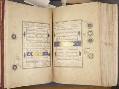 Fol 311 verso 312 recto, Timurid Quran, 1441 (inkoust a zlato na papíře) od Muhammad Mumin Abdallah Al Murwand