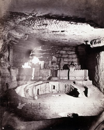 Pařížské katakomby. Pohled na architektonickou sochu Port Saint Philippe (Saint-Philippe), kterou Decure, pověřený konsolidací areálu, provedl v roce 1777 od Nadar