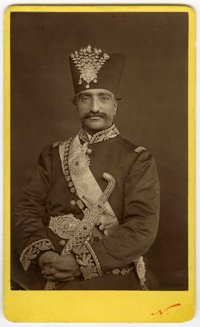 Slavná fotografie íránského šáha od Nadar