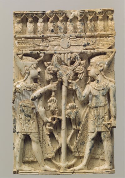 Nábytková deska vytesaná ve vysokém reliéfu se dvěma egyptskými postavami lemujícími volutový strom, cca 9.–8. století př. n. l. (slonovina) od Neo Assyrian