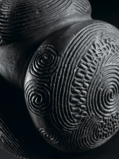 Vyřezávaná koule z Glass Hill, Towie, Aberdeenshire, neolit, cca 3000 př.nl (kámen) od Neolithic Neolithic