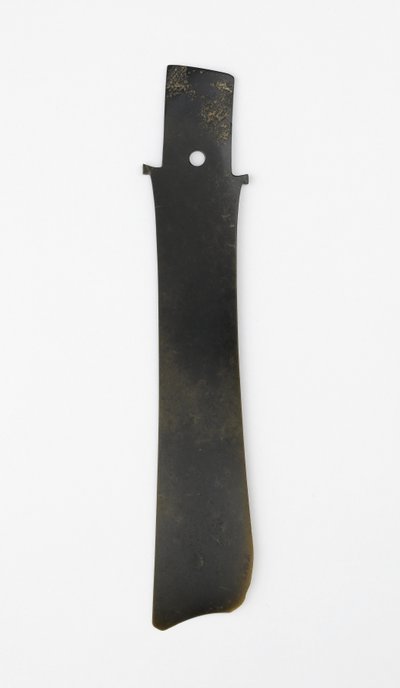 Vidlicový sekáč (zhang), kultura Qijia, cca 2500-2000 př. n. l. (nefrit (nefrit)) od Neolithic Period Chinese School