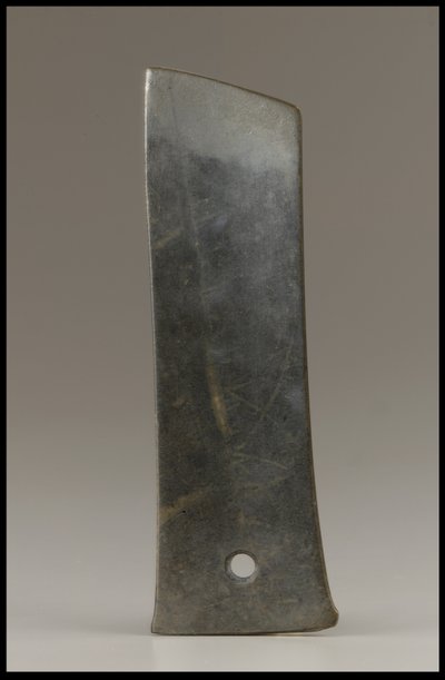 Sklízecí nůž (hu), kultura Qijia, cca 2500-2000 př.nl (nefrit) od Neolithic Period Chinese School