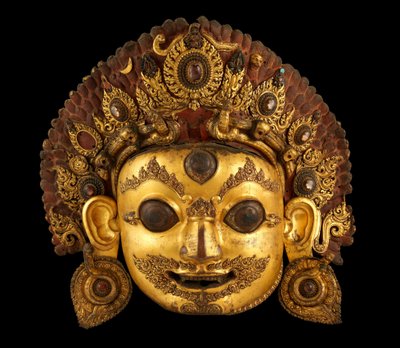 Hlava Bhairavy, cca 16. století (malovaná zlacená měď a horský křišťál) od Nepalese School