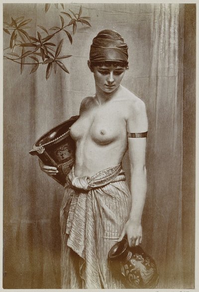 Fotoreprodukce dřevorytu podle obrazu Wasserträgerin od Maxe Nonnenbrucha od Neue Photographische Gesellschaft (possibly)