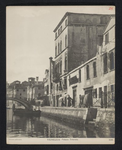 Exteriér Tintorettova domu v Benátkách Benátky - Palazzo Tintoretto (název na objektu) od Neue Photographische Gesellschaft