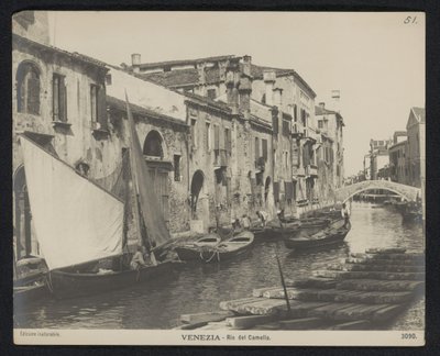 Pohled na Rio del Camello v Benátkách Benátky - Rio del Camello (název na objektu) od Neue Photographische Gesellschaft