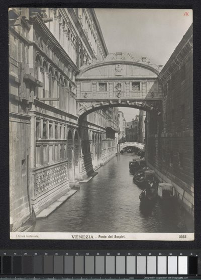 Most vzdechů te Venetië Benátky - Most vzdechů (název na objektu) od Neue Photographische Gesellschaft