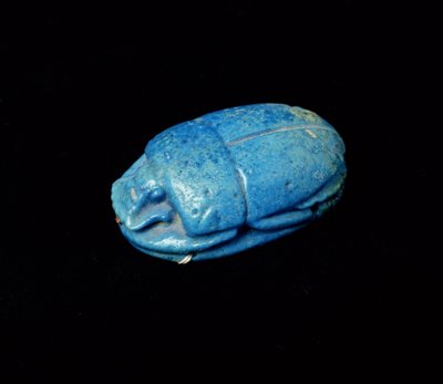 Skarabeus z mumie, z Théb (fajáns) od New Kingdom Egyptian