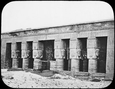 Chrám Hathor, Dendera, Egypt, c1890. od Newton and Co