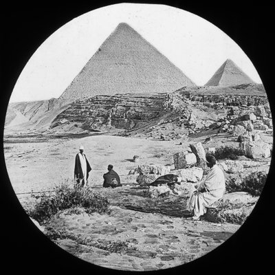 Velké pyramidy, Gíza, Egypt, c1890 od Newton and Co