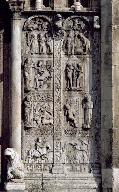 Detail z jižní strany západní verandy, kámen cca 1120-38 viz 136520 a 136522 od Nicholaus