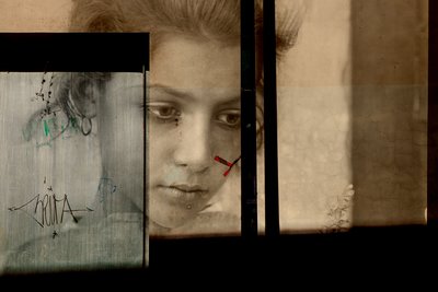 Portrét na zdi, 2019 (digitální kombinovaná technika) od Olivia Gozzano