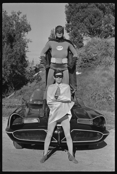 Batman a Robin a Batmobil na natáčení televizního seriálu 