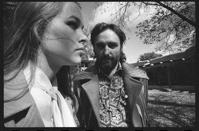 Dennis Hopper a manželka Michelle Phillips doma v Novém Mexiku od Orlando Suero