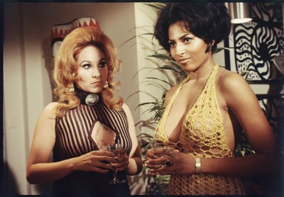 Pam Grier jako přídavek na pozadí na natáčení 