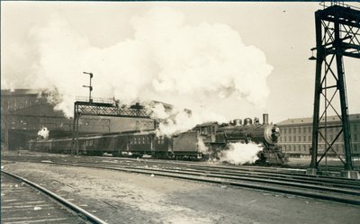 Železniční vlak opouštějící Union Station, St. Louis od Oscar C. Kuehn