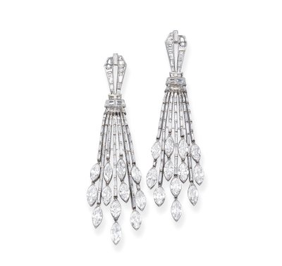 Pár ušních přívěsků ve stylu Art Deco, cca 1930 (diamanty a platina) od Ostertag Ostertag