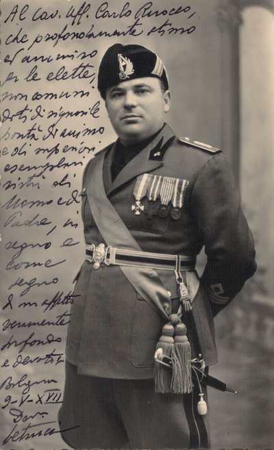 Album "MVSN- Blackshirts": Centurion of the Militia v plné uniformě, 05/1939 (čb foto) od Pasquini Pasquini