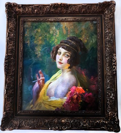 Žena se starožitnou čelenkou od Paul Jean Gervais