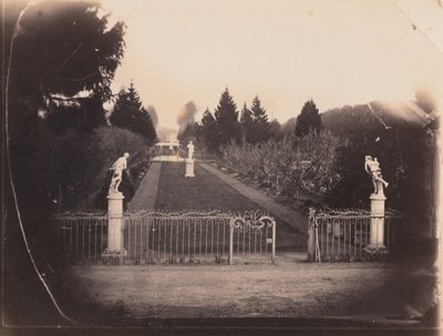 Zahradní scéna se sochami,c. 1853 (foto) od Paul Thivier