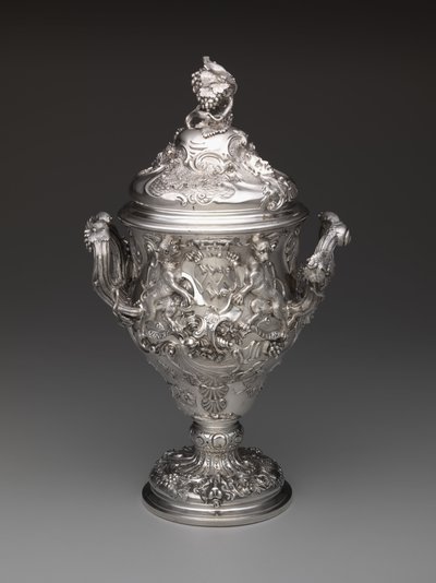 Krytý pohár, 1742 od Paul de Lamerie
