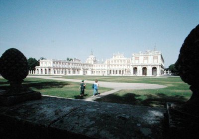 Královský palác a zahrady přestavěné v roce 1715 (foto) od Pedro Caro Idrogo