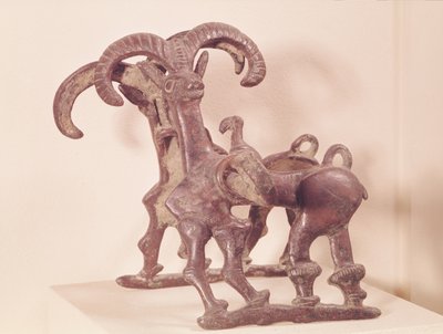 Koňské udidla zdobená dvěma kozorožci, z Lorestanu, Írán, 8.-7. století před naším letopočtem (bronz) od Period Neo Elamite