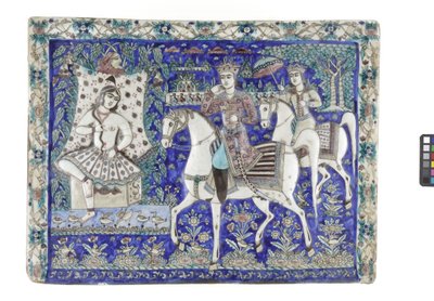Dlaždice z Teheránu, 19. století (tvarované fritware, malované pod glazurou) od Persian School