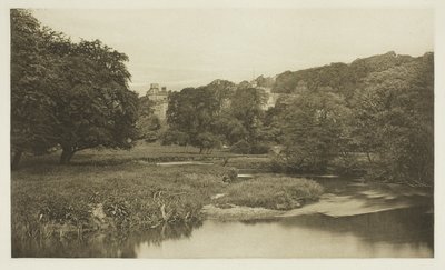 Haddon Hall, z louky od Peter Henry Emerson