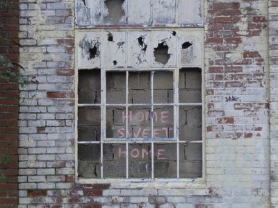 NEWCASTLE HOME-SWEET-HOME, 2016, (FOTOGRAFIE) od Peter McClure