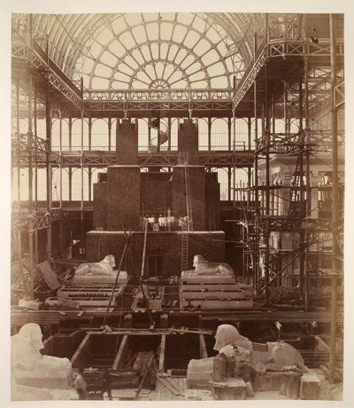 Přípravy na vztyčení kolosů Abu Simbel, Crystal Palace, z 