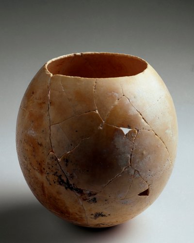 Fénické umění: prázdné pštrosí vejce. Od Laurity (Almunecar). 7. století před naším letopočtem. Ztlumit. 13,2 cm Granada, Museo Arqueologico od Phoenician
