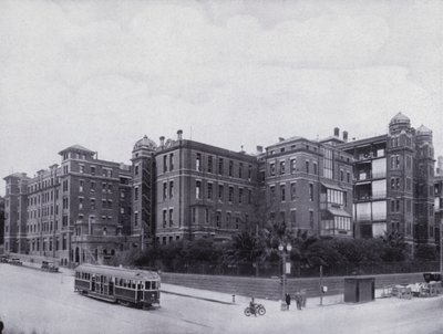 Melbourne Hospital, od křižovatky ulic Swanston a Lonsdale (černobílá fotografie) od Photographer Australian