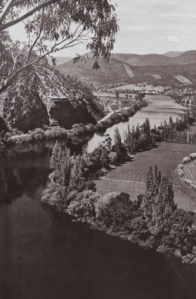 Řeka Derwent poblíž New Norfolku, Tasmánie (černobílá fotografie) od Photographer Australian