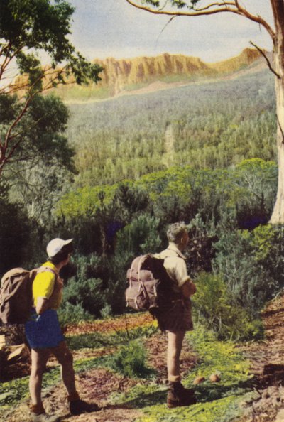 Tasmánie: Turisté poblíž hory Olymp (barevná fotografie) od Photographer Australian