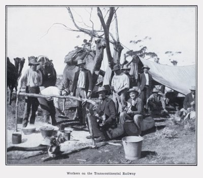 Dělníci na transkontinentální železnici (č/b foto) od Photographer Australian