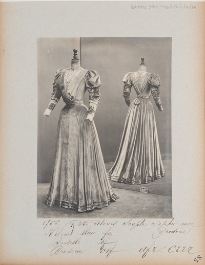 Stránka alba: House of Worth, Dress od Photographer French