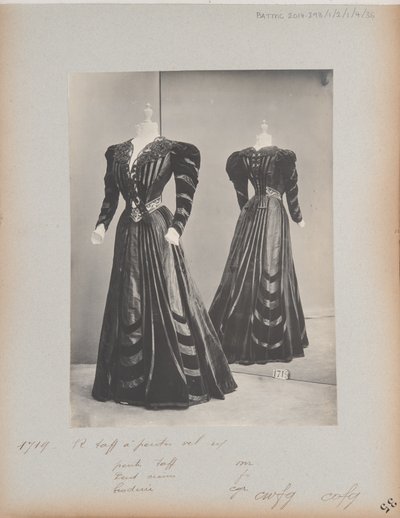Stránka alba: House of Worth, Dress od Photographer French