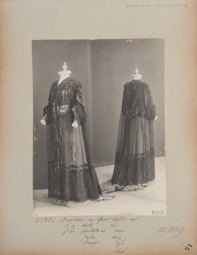 Stránka alba: House of Worth, Evening Coat od Photographer French