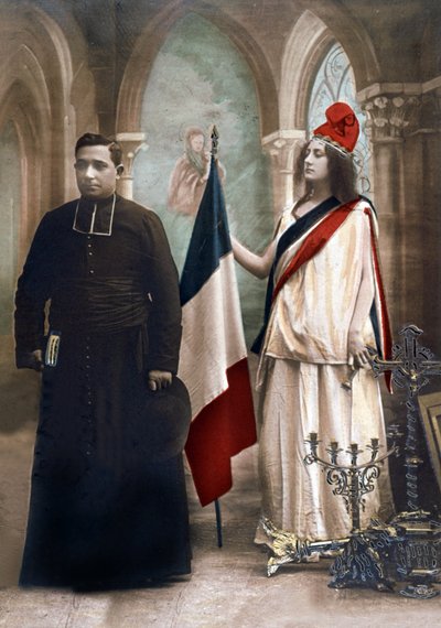 Alegorie odluky církve od státu v roce 1905, ilustrace z roku 1907 (barevné foto) od Photographer French