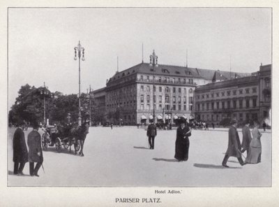 Berlín: Pariser Platz (černobílá fotografie) od Photographer German