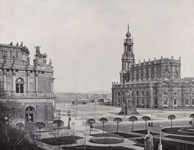 Pohled ze Zwingerwallu na Theaterplatz (černobílá fotografie) od Photographer German